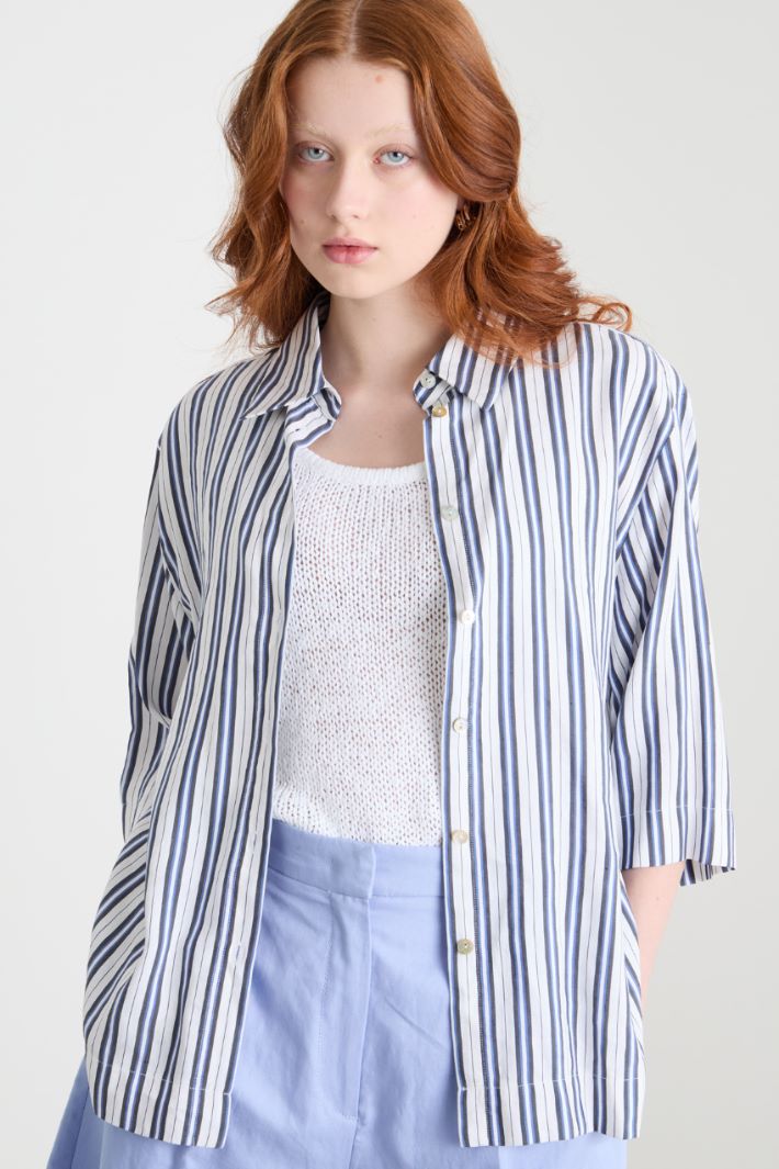 Straight-cut short-sleeved shirt Intrend - 2