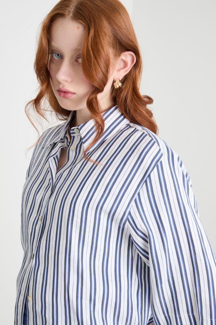 Straight-cut short-sleeved shirt Intrend - 3