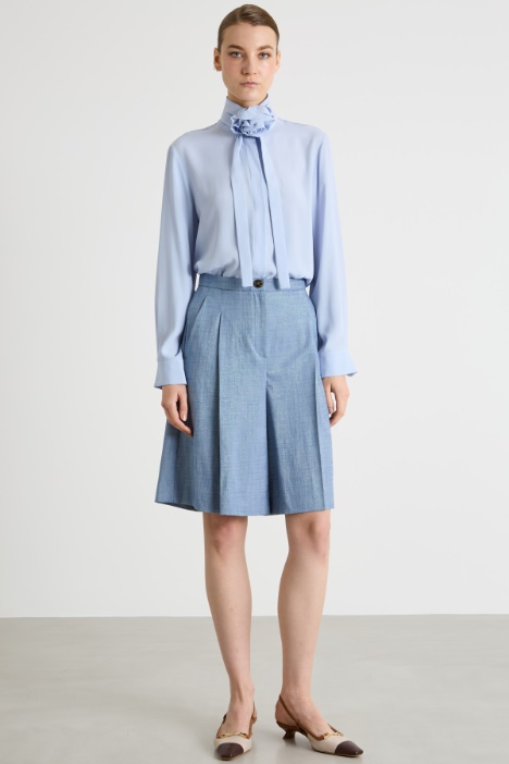 Blusa in crepe con applicazione a fiore Intrend