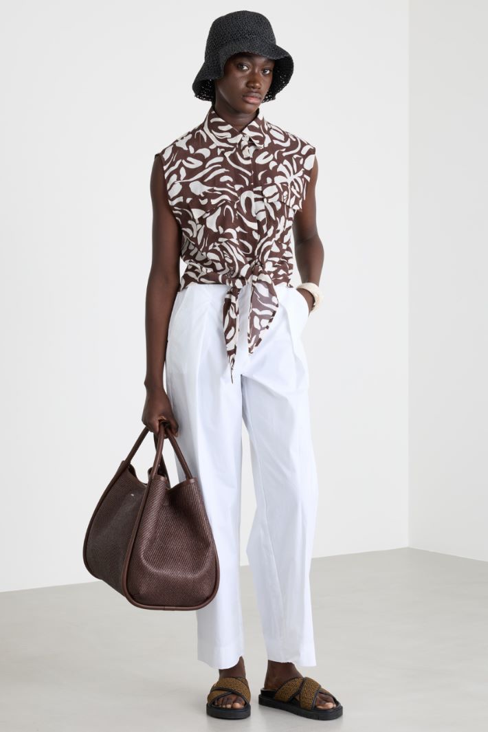 Camicia smanicata in crepe Intrend