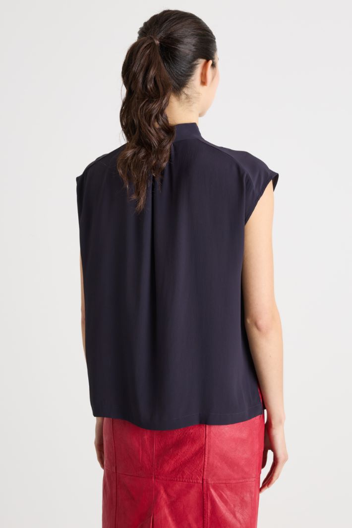 Scarf-collar blouse Intrend - 4