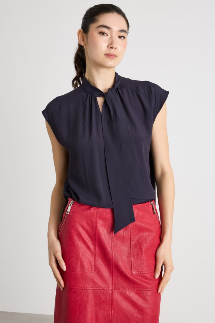 Scarf-collar blouse Intrend - 2