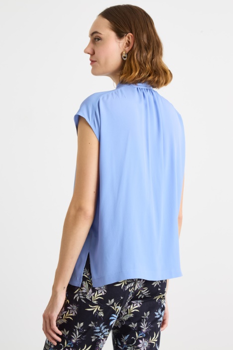 Blusa con collo a foulard