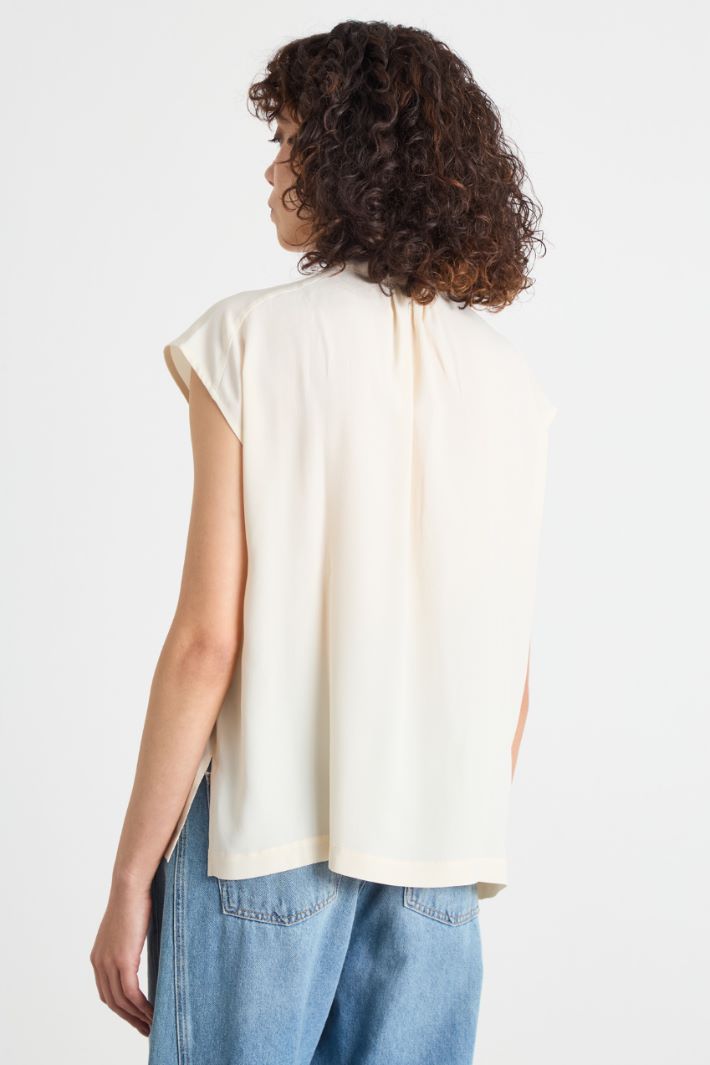 Scarf-collar blouse Intrend - 4