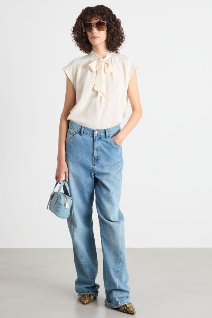 Scarf-collar blouse Intrend