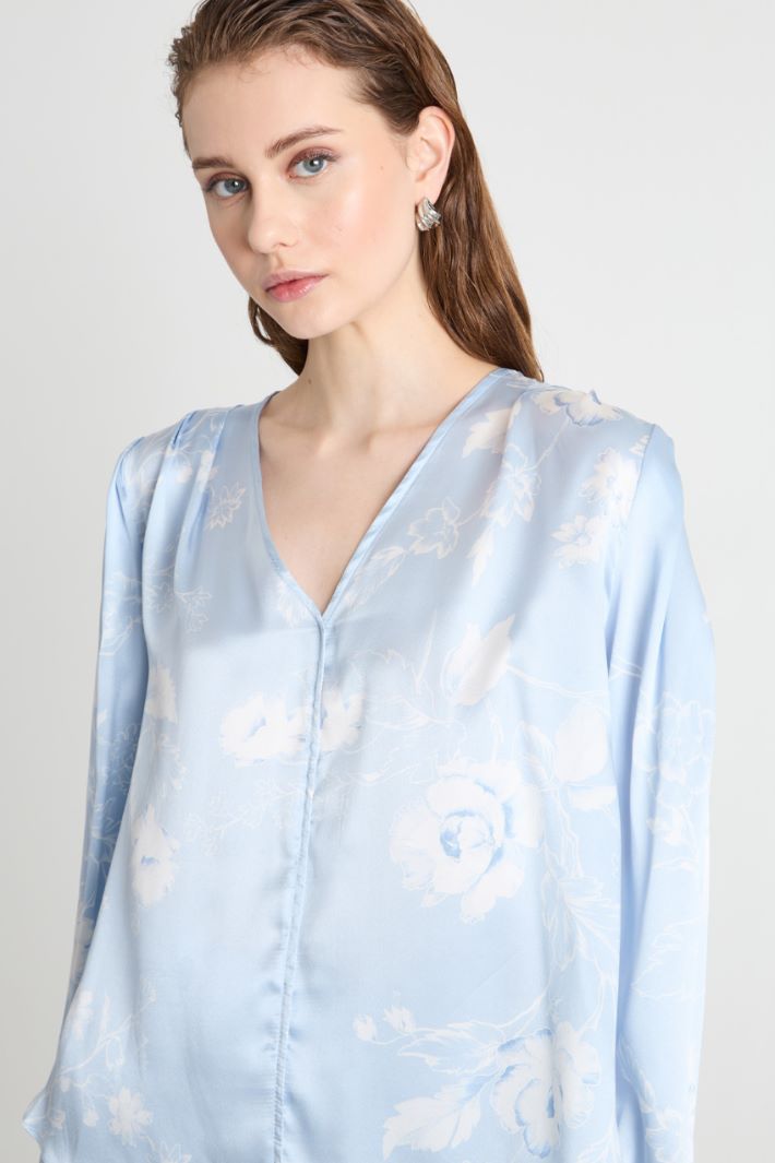 V-neck blouse Intrend - 3