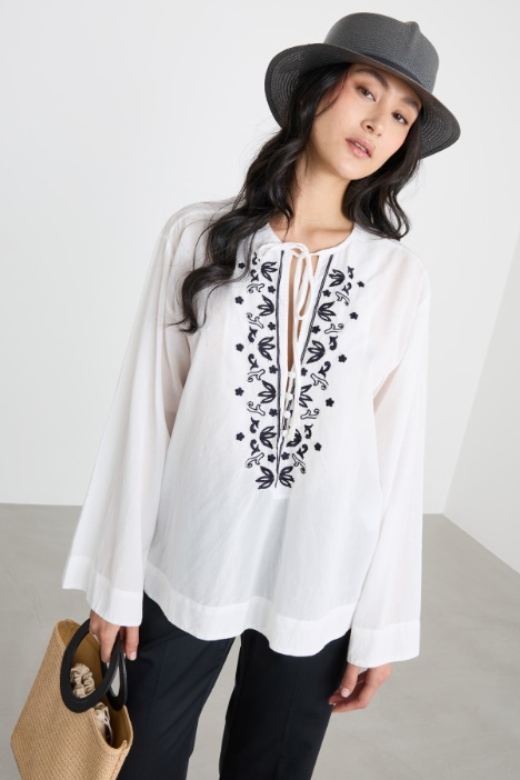 Bead-embellished blouse Intrend