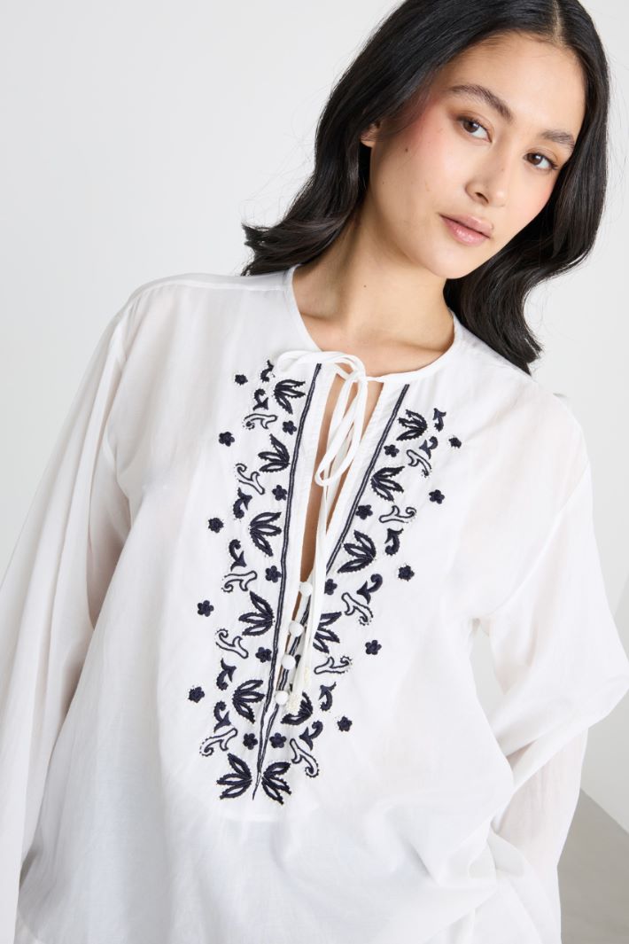Bead-embellished blouse Intrend - 3