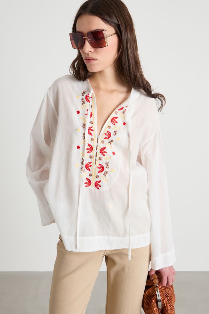 Bead-embellished blouse Intrend - 2
