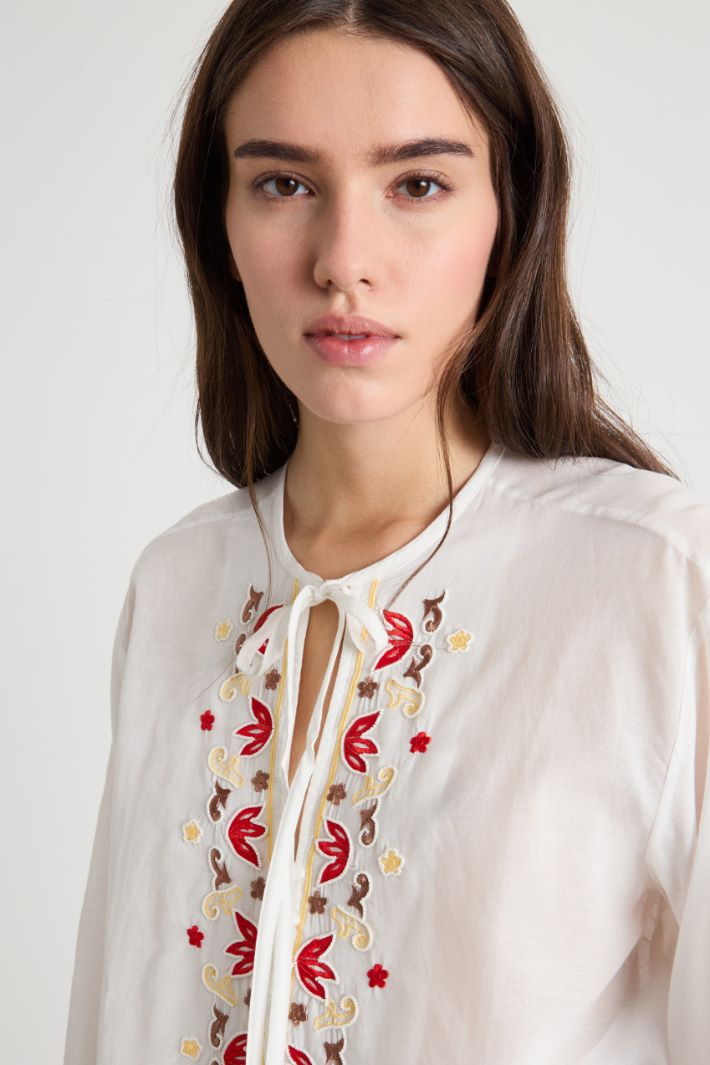 Bead-embellished blouse Intrend - 3