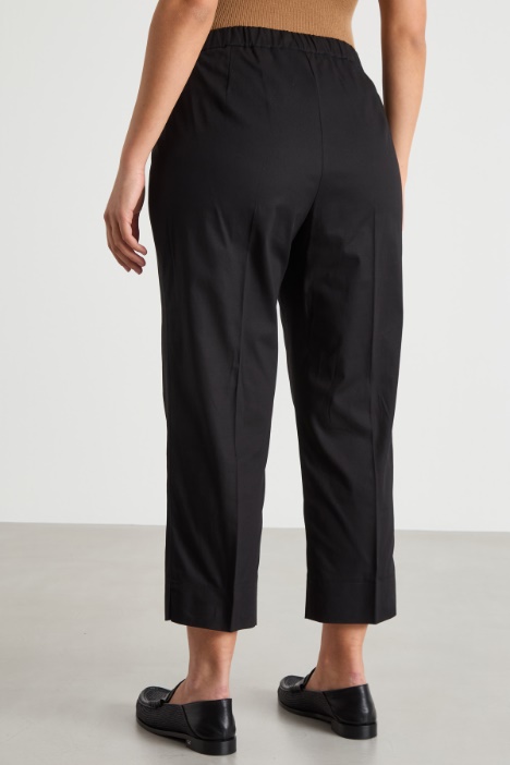 Pantalone crop aderente in gabardina