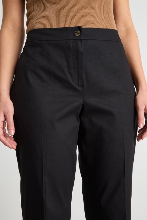 Pantalone crop aderente in gabardina