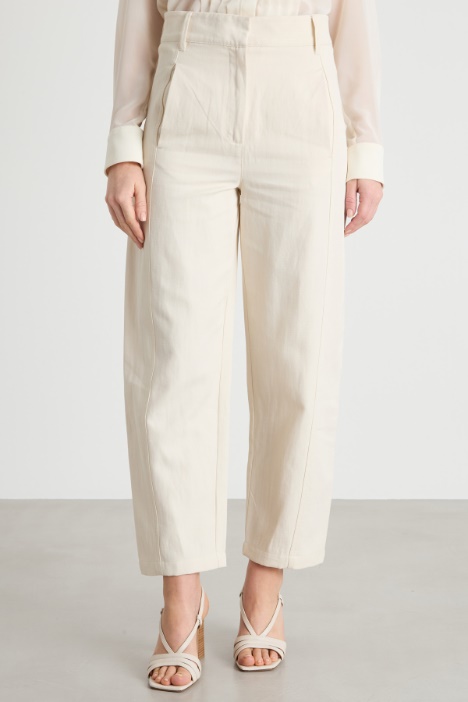 Pantalón amplio