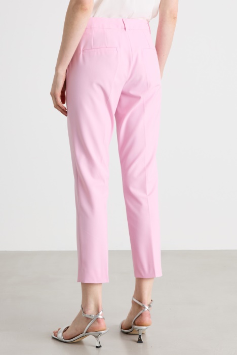 Pantalón de corte cigarrillo