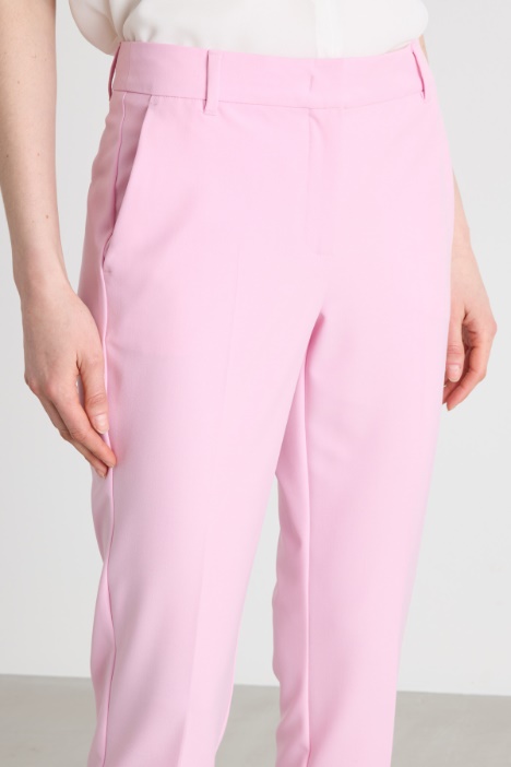 Pantalón de corte cigarrillo