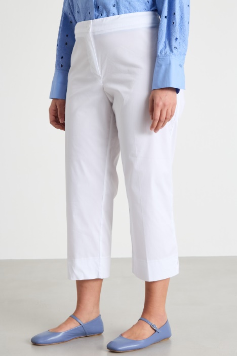 Pantaloni crop aderenti