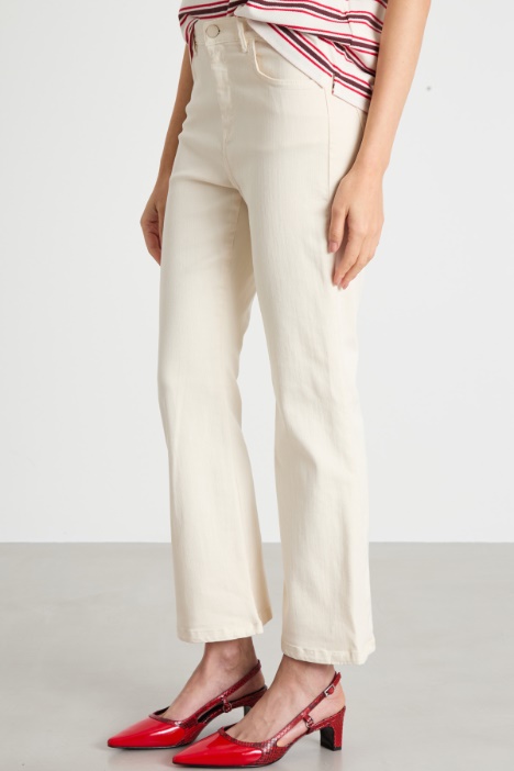 Pantalone con fondo svasato