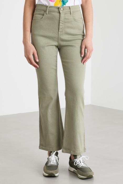 Pantalone con fondo svasato