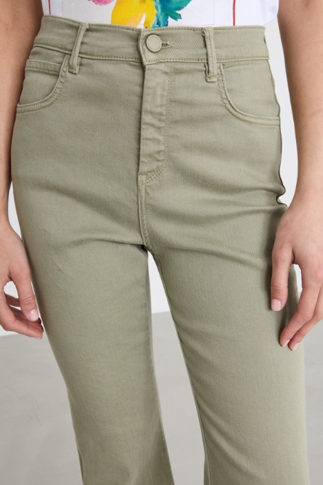 Pantalone con fondo svasato