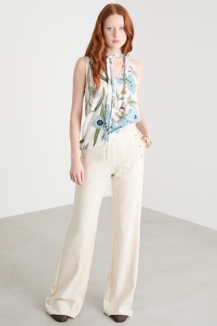 Button-detail trousers Intrend