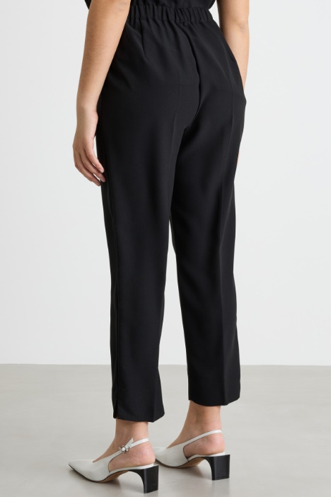 Pantalone slim in crepe opaco