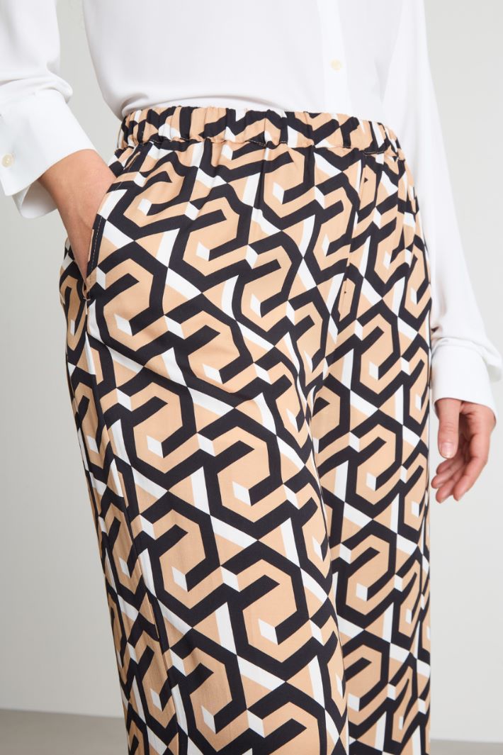 Printed satin jogging trousers Intrend - 3