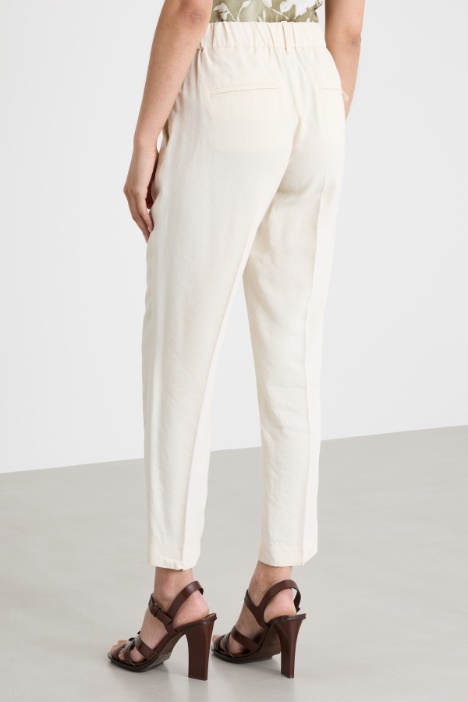 Pantalone slim con inserto elastico