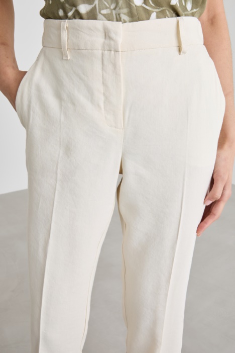 Pantalone slim con inserto elastico