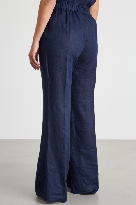 Pantalón acampanado con detalle elástico