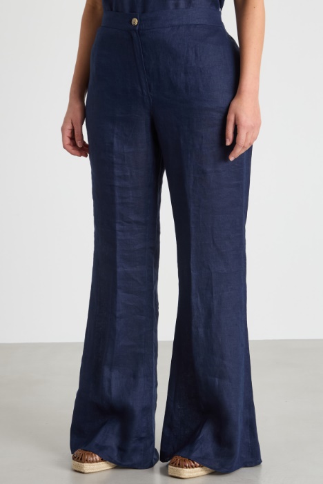 Pantalón acampanado con detalle elástico