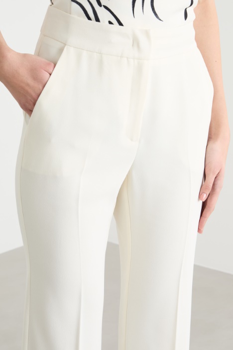Pantalone crop in crepe tecnico