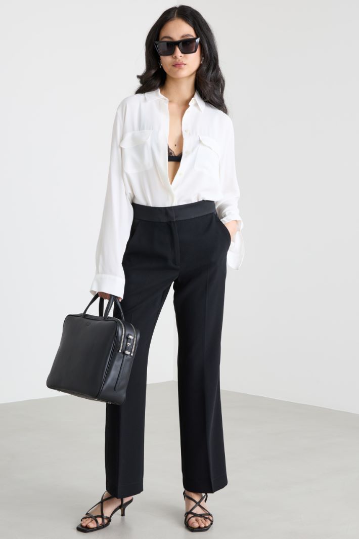 Cropped trousers in technical crepe Intrend