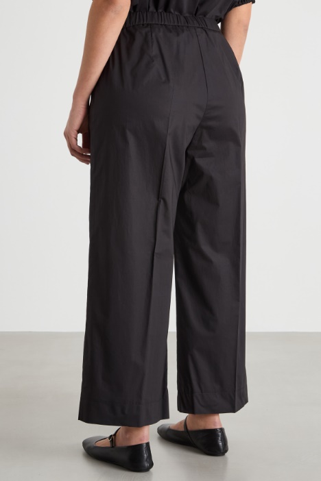 Pantalone crop e ampio con vita elasticizzata