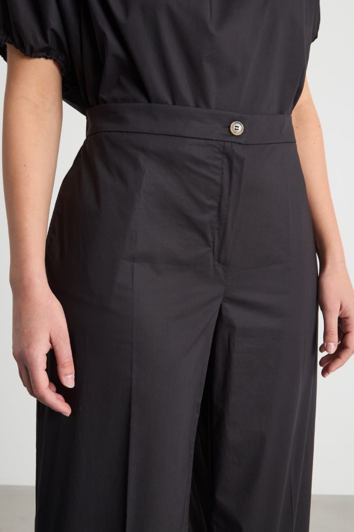 Straight-fit cropped trousers with an elasticated waist Intrend - 3