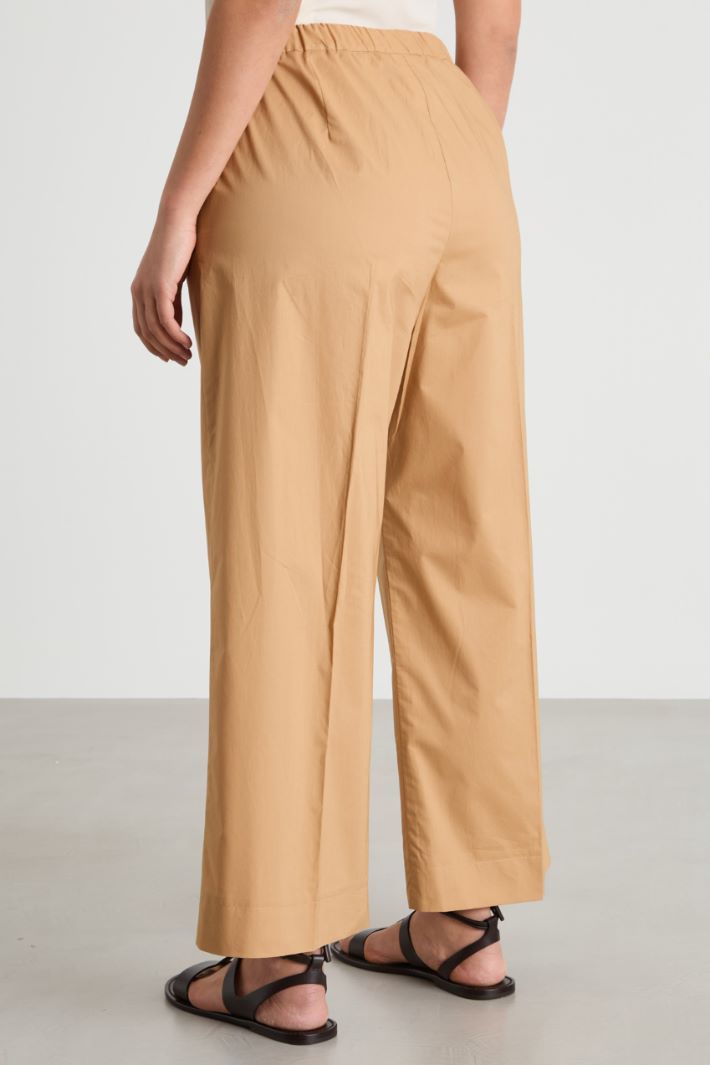 Straight-fit cropped trousers with an elasticated waist Intrend - 4