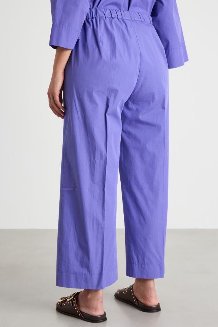 Straight-fit cropped trousers with an elasticated waist Intrend - 4