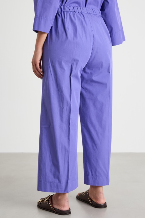 Pantalone crop e ampio con vita elasticizzata