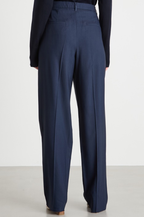 Pantalone ampio con pieghe