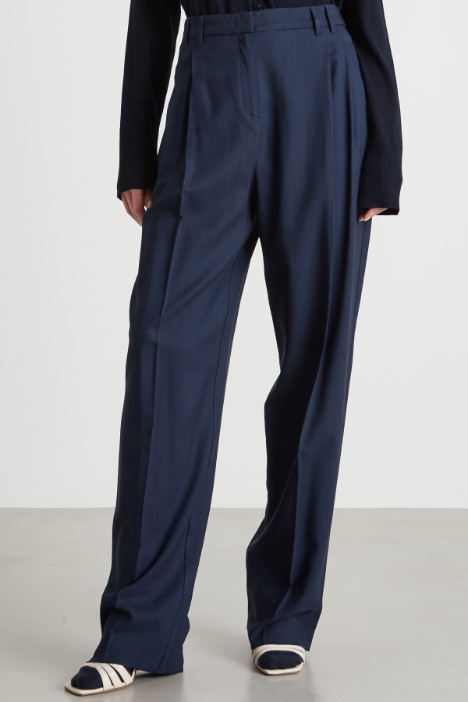 Pantalone ampio con pieghe