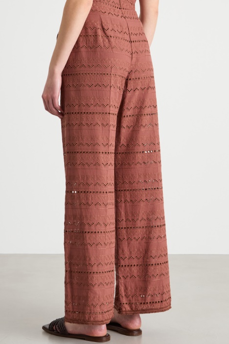 Pantalón recto de voile bordado