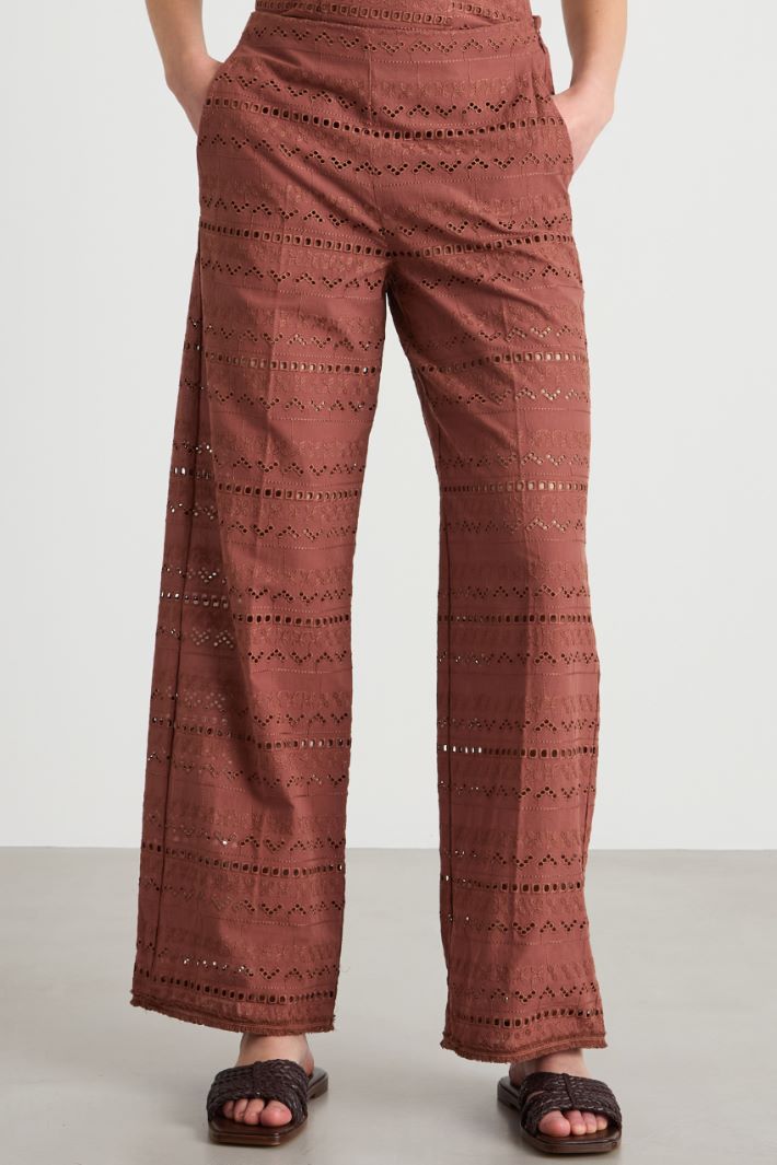 Pantalón recto de voile bordado Intrend - 2