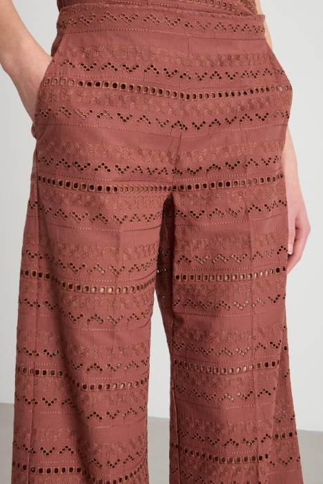 Pantalón recto de voile bordado