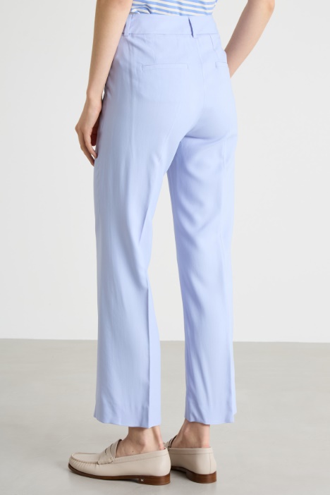 Pantalone con fondo svasato