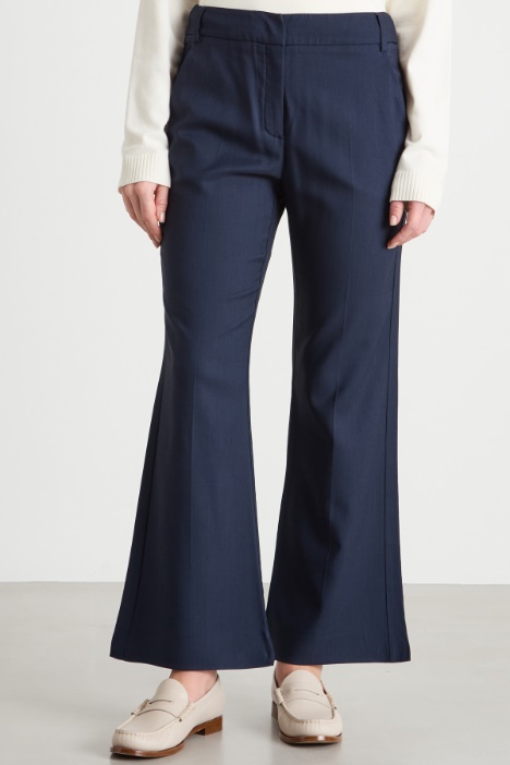 Pantalone con fondo svasato