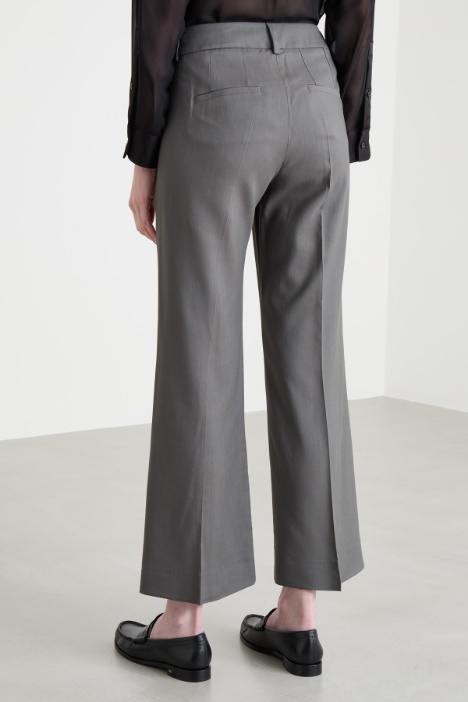 Pantalone con fondo svasato