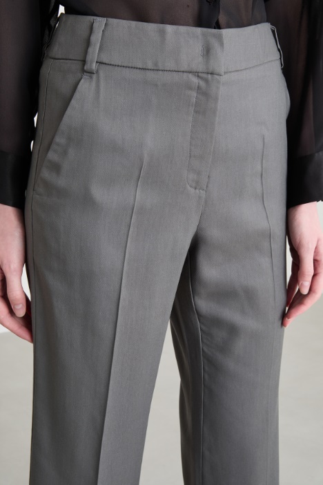 Pantalone con fondo svasato