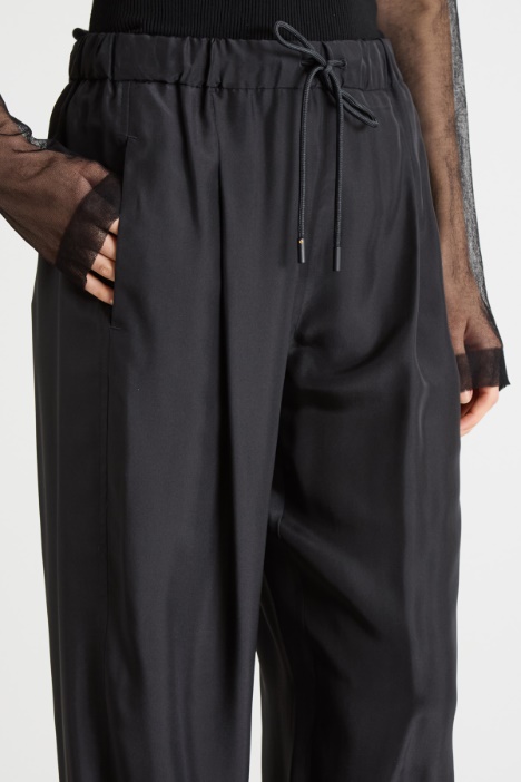 Pantalone jogger con elastico al fondo