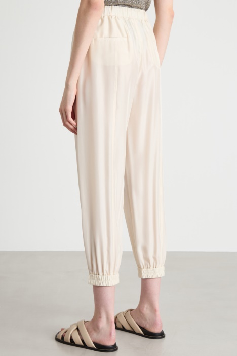 Pantalone jogger con elastico al fondo