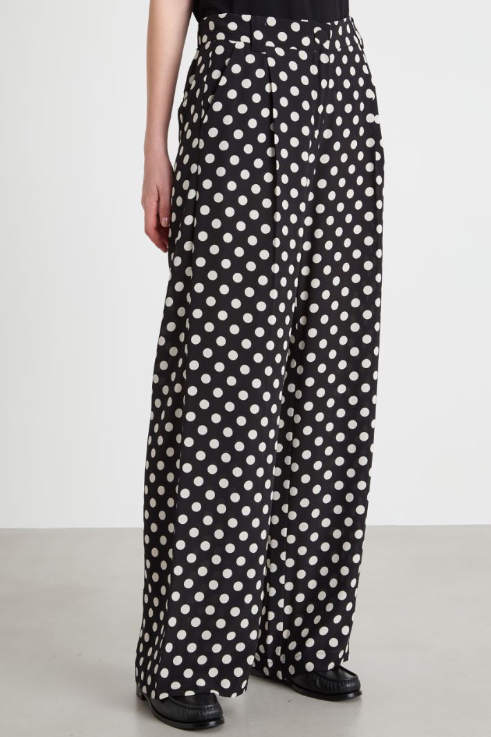 Loose-fit polka-dot trousers Intrend - 2
