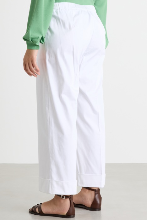 Pantaloni crop in raso stretch